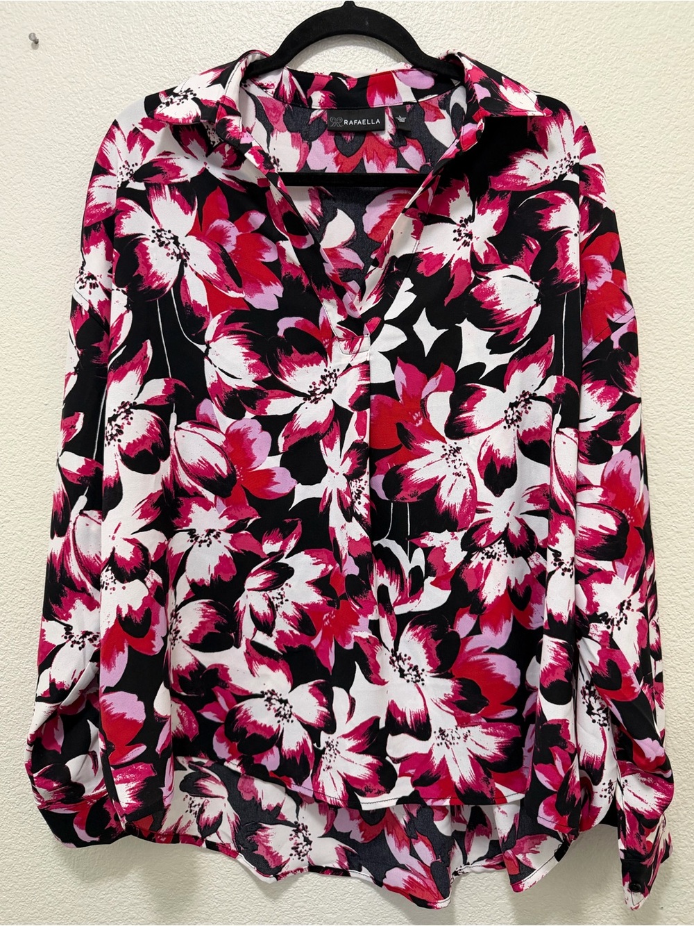Rafaella floral print v-neck blouse, size large